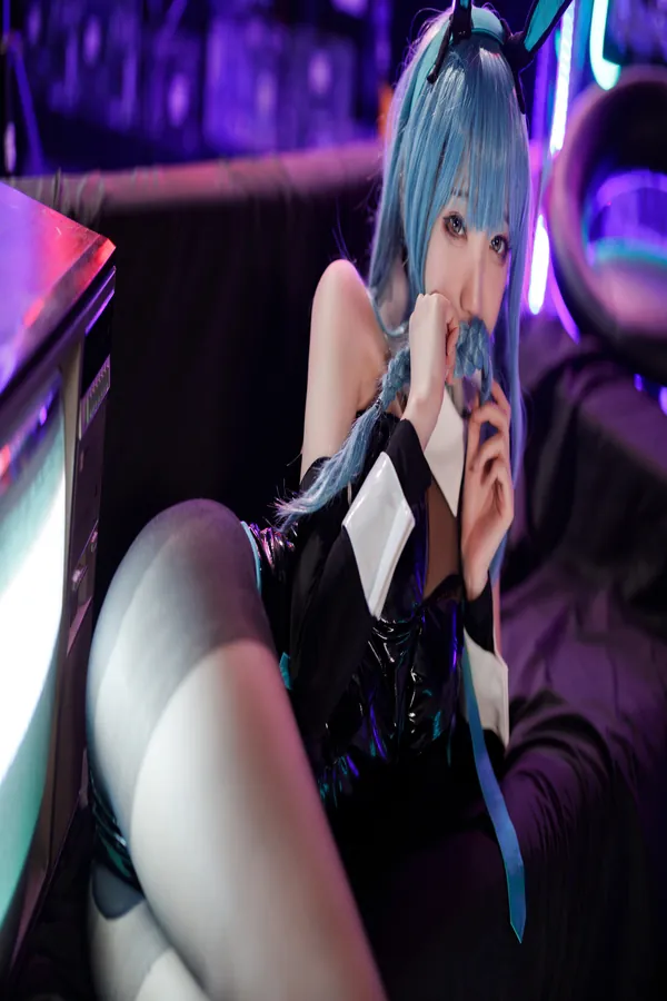 [周叽是可爱兔兔]全套COS写真打包下载[40套] – 百度网盘/高清无水印原图